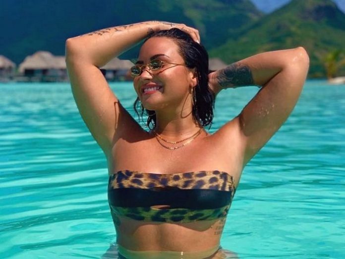 Demi Lovato’s Nude Pics Leaked after Snapchat Hacked