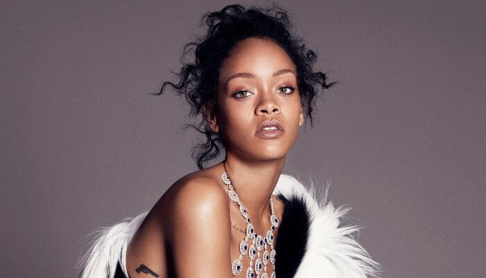 Rihanna Posted Topless Picture